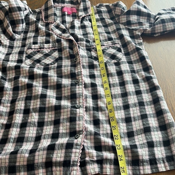 Victoria Secret Pajama Top black white pink plaid roll tabs sleeves Size S - Picture 9 of 13